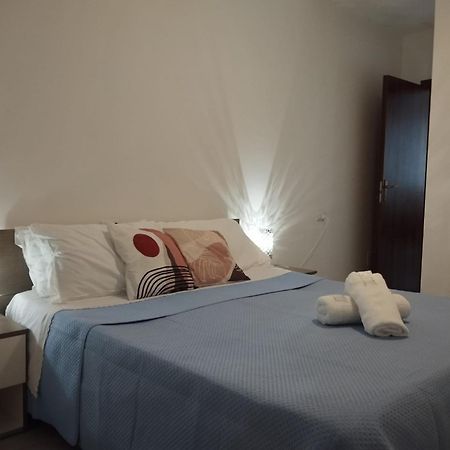 Ferienwohnung Mati Malpensa Con Navetta 20Eur Lonate Pozzolo Exterior foto