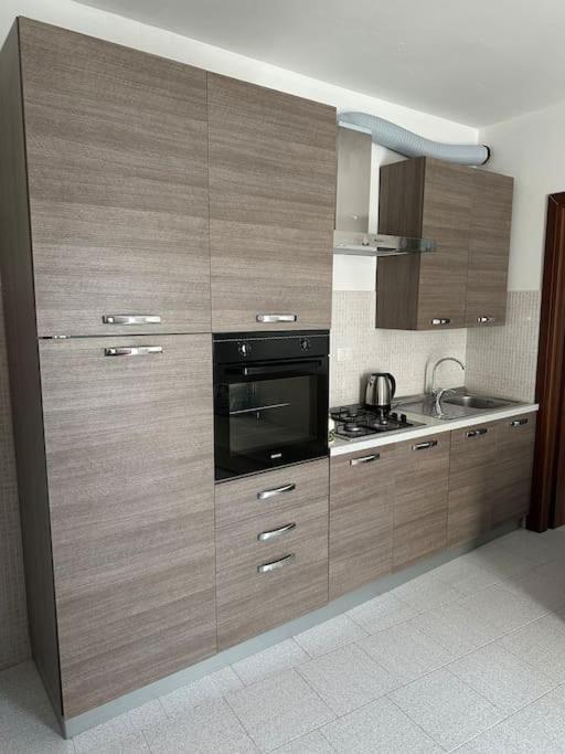Ferienwohnung Mati Malpensa Con Navetta 20Eur Lonate Pozzolo Exterior foto