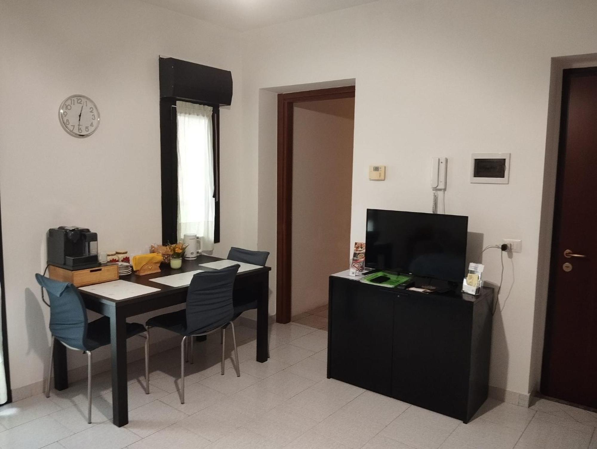 Ferienwohnung Mati Malpensa Con Navetta 20Eur Lonate Pozzolo Exterior foto